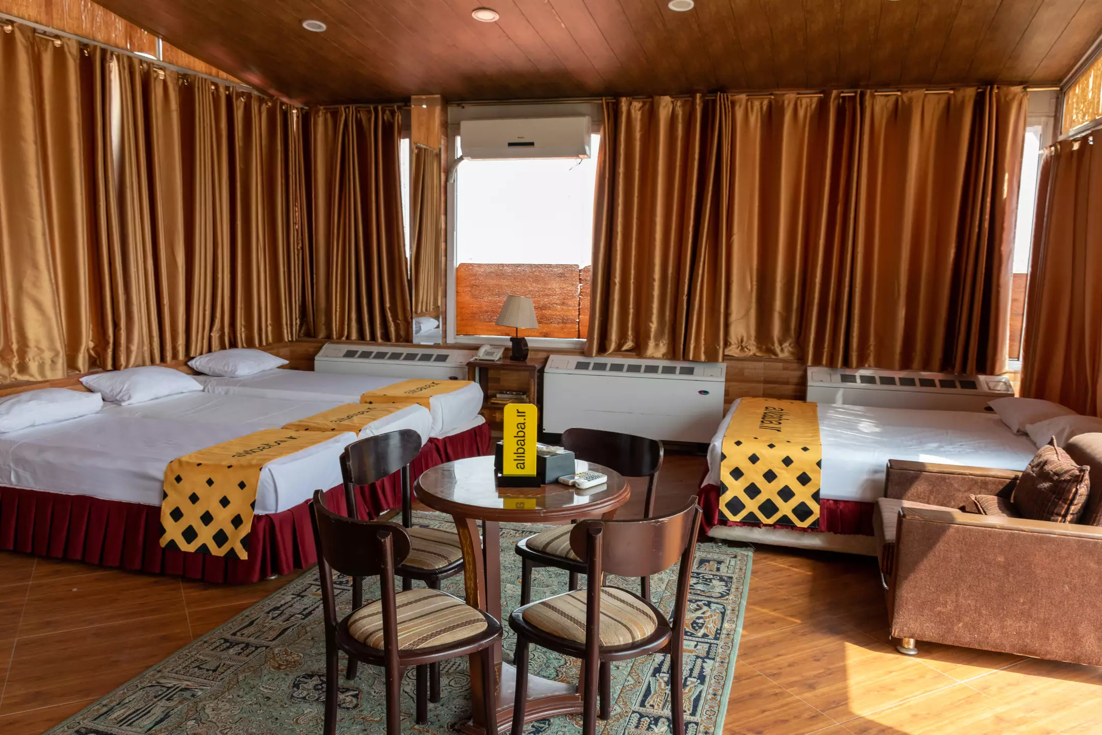 Alibaba https://cdn.alibaba.ir/ostorage/hotel-accommodation-images/69ca556b347d52b68c6acac4_هتل دیپلمات-اتاق vipتمام شيشه-۱.webp